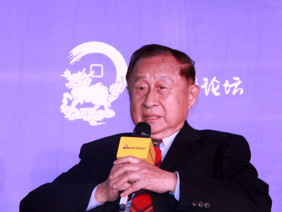 中國經(jīng)濟體制改革基金會高尚全出席“2014新浪金麒麟論壇”                                                                    