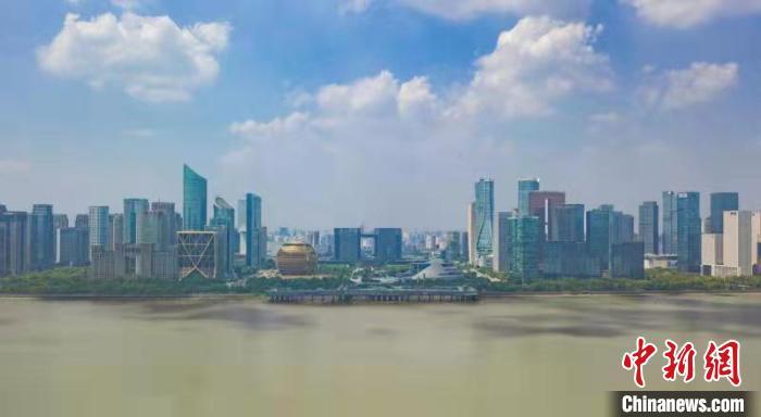 浙江杭州錢塘江畔?！⊥鮿?攝
